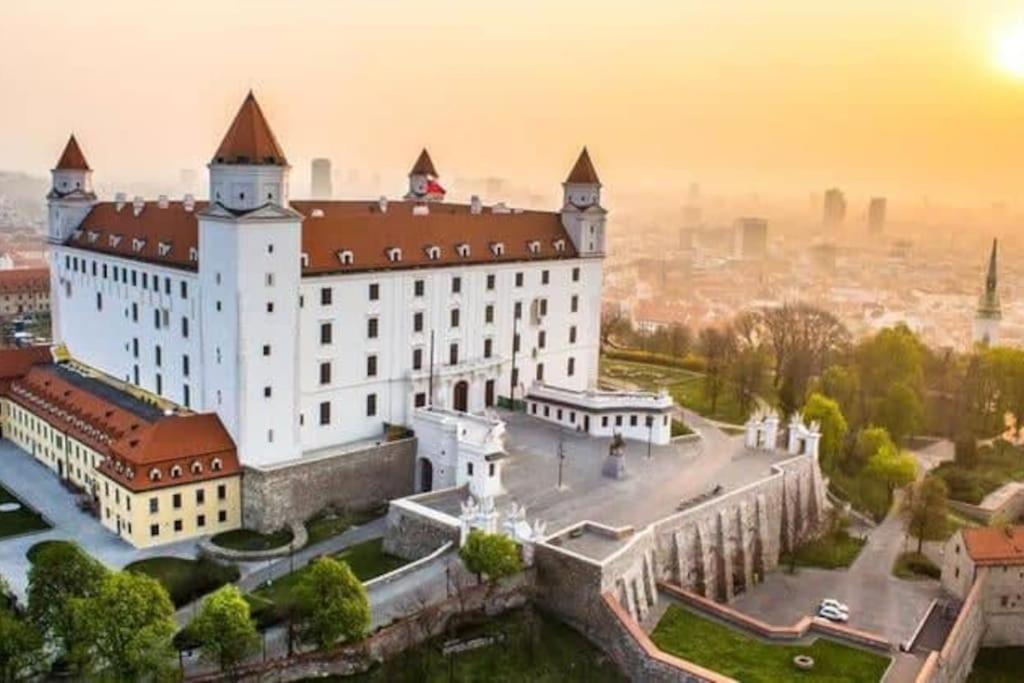 Diamond Residence In Old Town With Free Parking Bratislava Luaran gambar