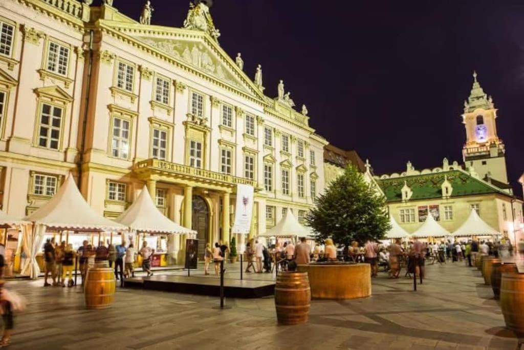 Diamond Residence In Old Town With Free Parking Bratislava Luaran gambar