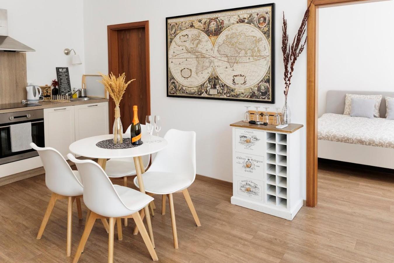 Diamond Residence In Old Town With Free Parking Bratislava Luaran gambar