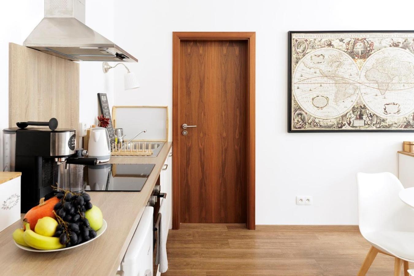 Diamond Residence In Old Town With Free Parking Bratislava Luaran gambar