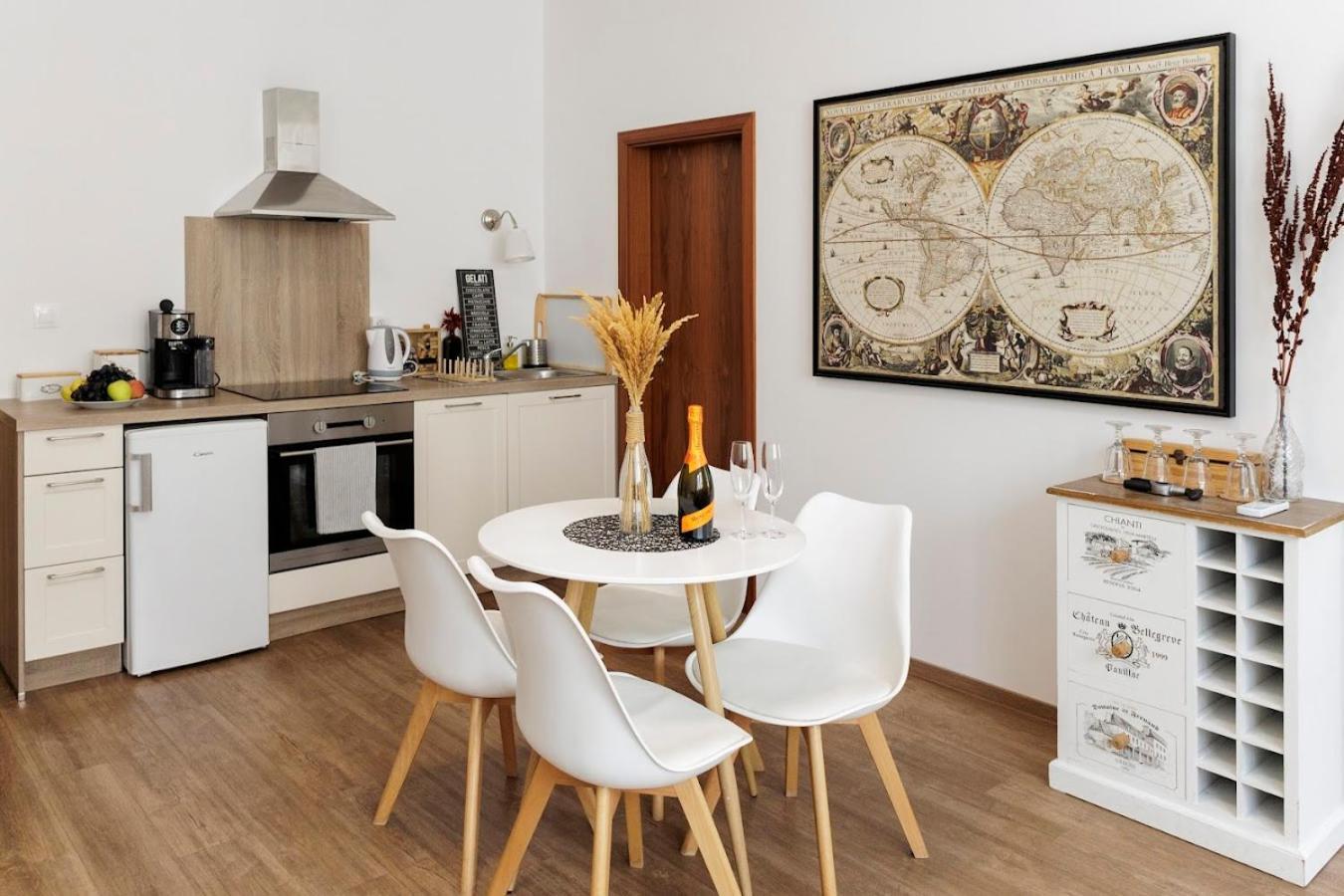 Diamond Residence In Old Town With Free Parking Bratislava Luaran gambar