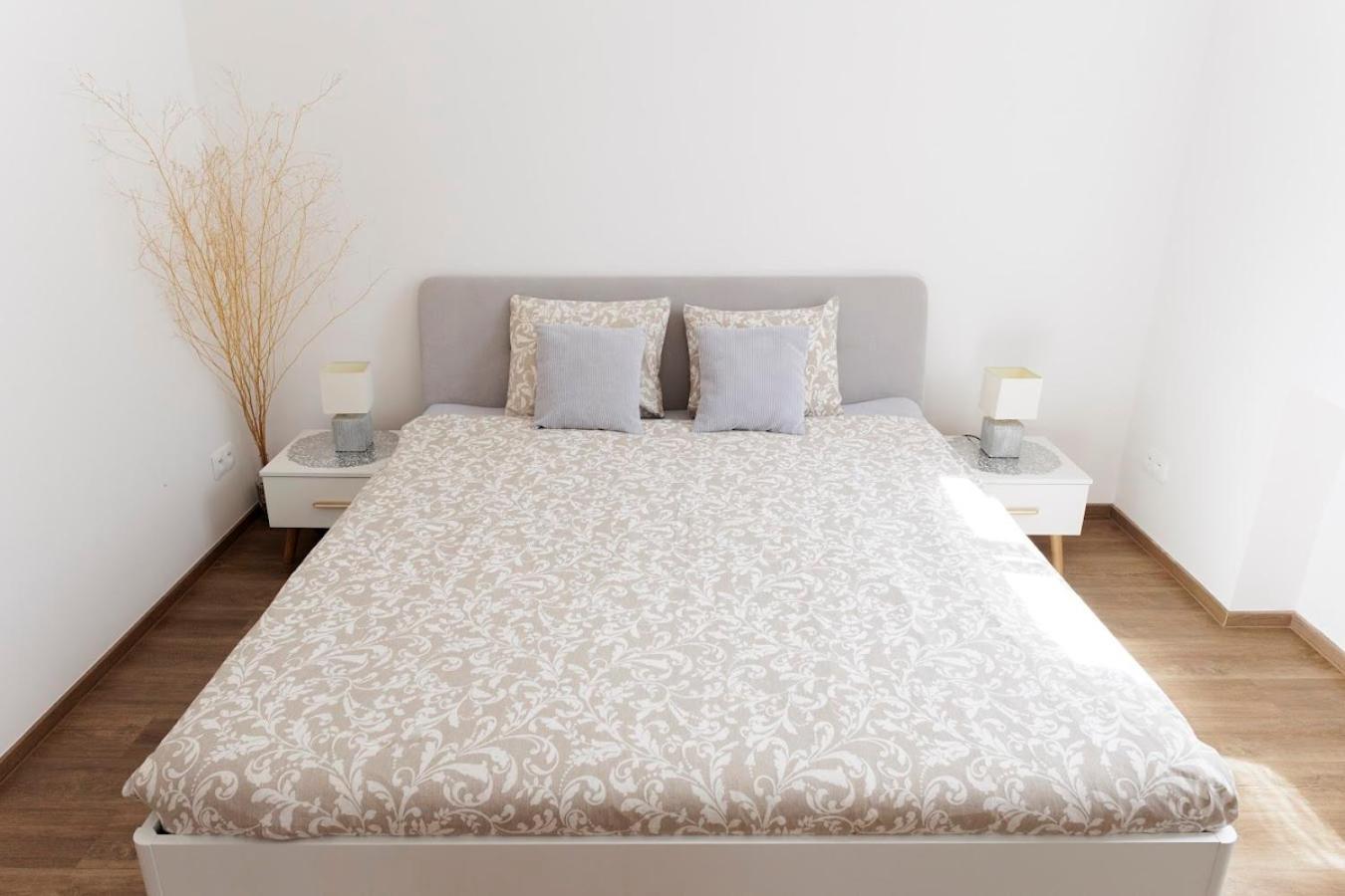 Diamond Residence In Old Town With Free Parking Bratislava Luaran gambar
