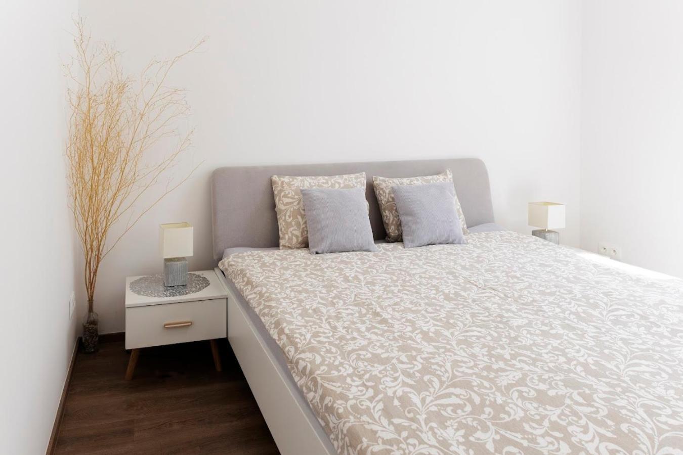Diamond Residence In Old Town With Free Parking Bratislava Luaran gambar
