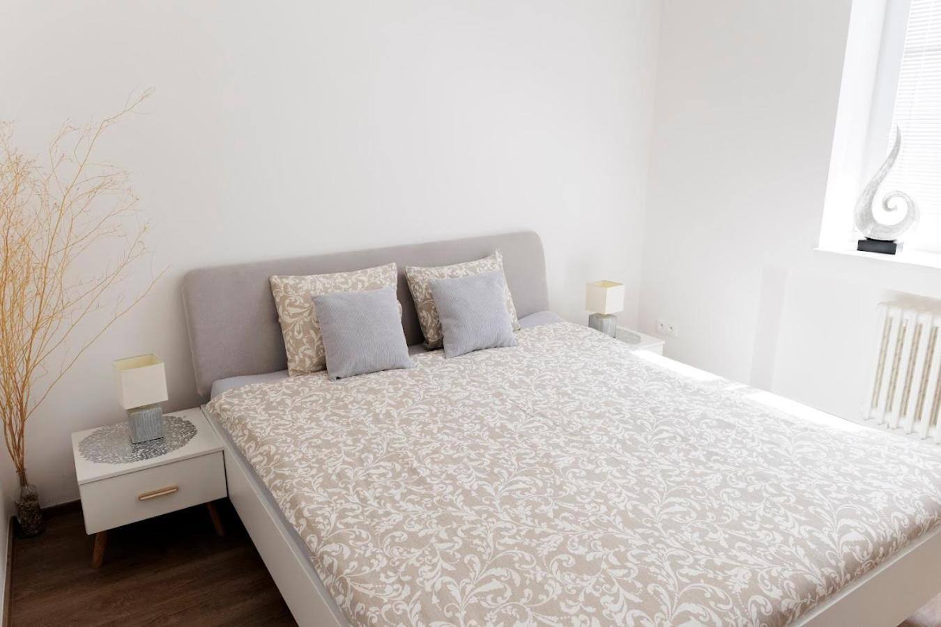 Diamond Residence In Old Town With Free Parking Bratislava Luaran gambar
