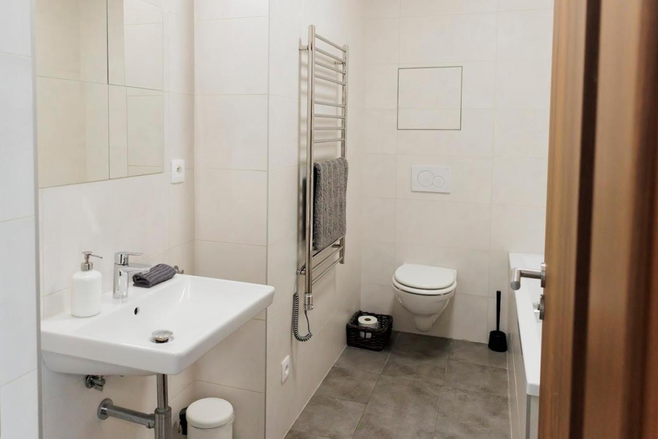 Diamond Residence In Old Town With Free Parking Bratislava Luaran gambar